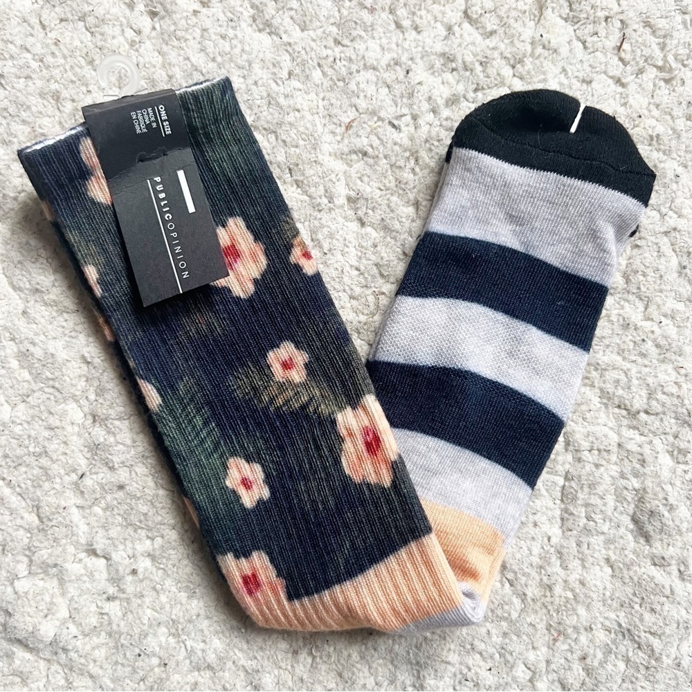 PUBLIC OPINION: Mens New With Tags Hawaiian Striped Tropical Hibiscus Palm Socks